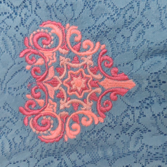 Adorable Blue Denim and Lace Romper With Embroidered Heart Front Detail Size 5/6 - Picture 3 of 6